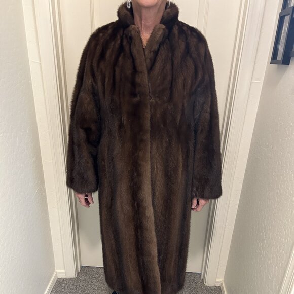 Full length mink coat - Picture 8 of 14